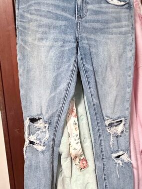 American eagle Light Blue Distressed Women's Jeans